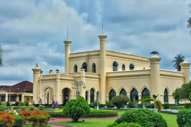 Photo by Fauzi Fauzi https://www.google.com/maps/contrib/115431433536878812332 / Google Maps