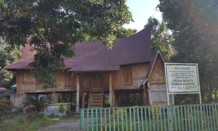 Alamat Museum Kandil Kemilau Emas