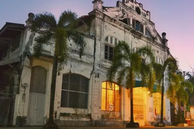 Daya Tarik Gedung Padangsche Spaarbank Padang