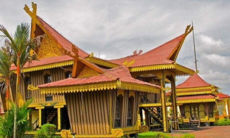 Sejarah Museum Kandil Kemilau Emas