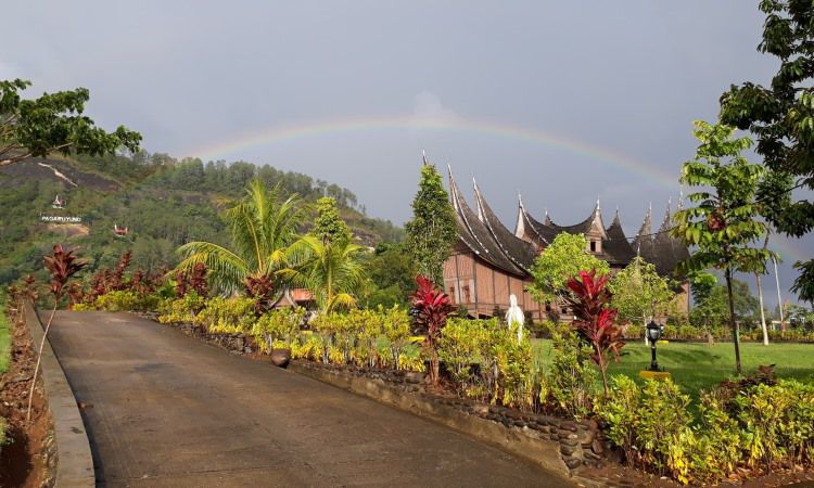 Alamat Istano Silinduang Bulan