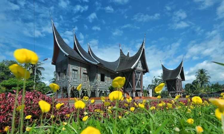 Daya Tarik Dimiliki Istano Silinduang Bulan