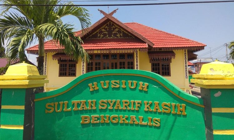 Museum Sultan Syarif Kasim - Sejarah, Koleksi & Lokasi