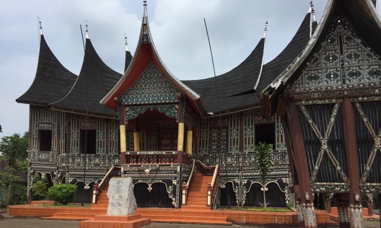 Sejarah Istano Silinduang Bulan