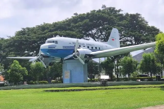 Aktivitas Menarik Monumen Pesawat Seulawah RI 001