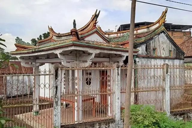 Daya Tarik Kelenteng Hok Tek