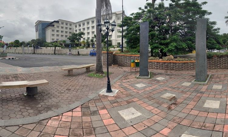 Fasilitas Tugu Gempa Padang