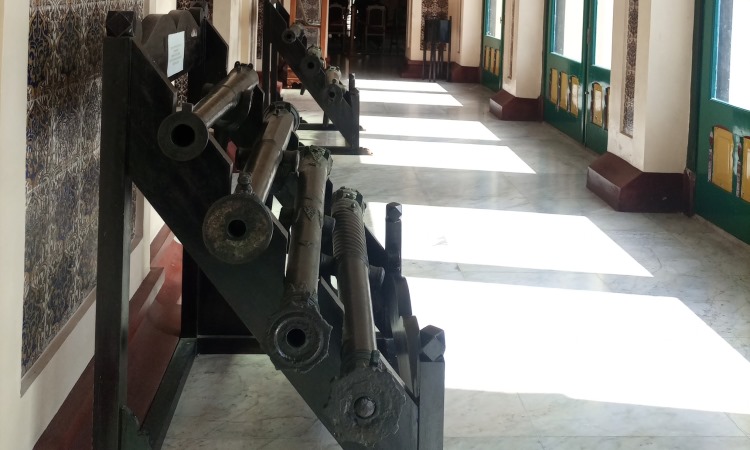 Koleksi di Museum Istana Siak Asserayah El Hasyimiah