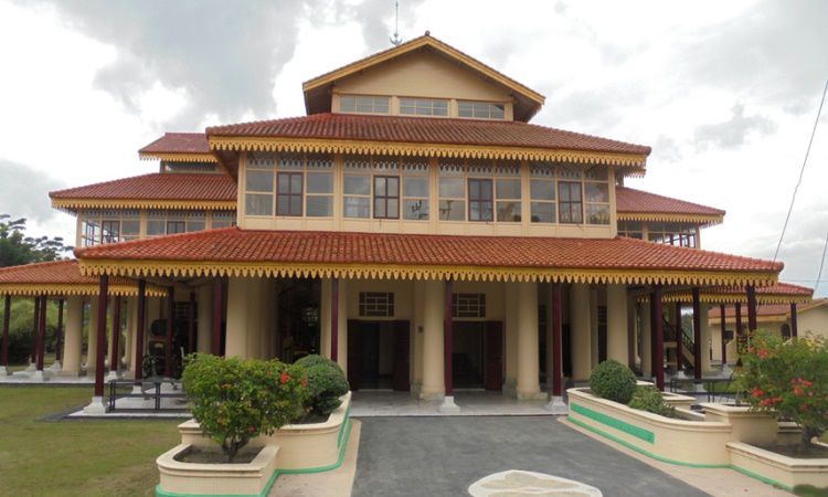 Museum Balai Rung Sri - Sejarah, Koleksi, Lokasi & Keunikan Museum