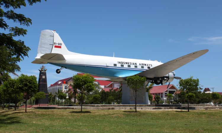 Sejarah Monumen Pesawat Seulawah RI 001