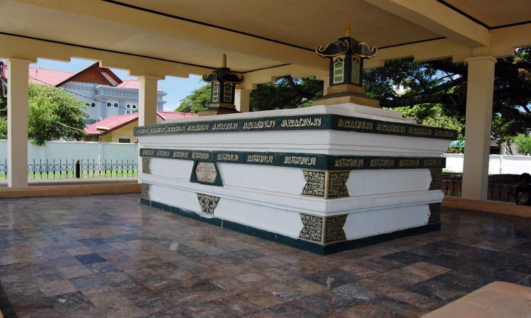 Sejarah di Makam Sultan Iskandar Muda