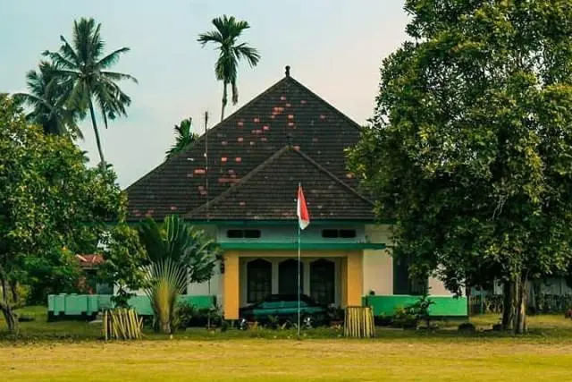 Alamat Istana Benua Raja
