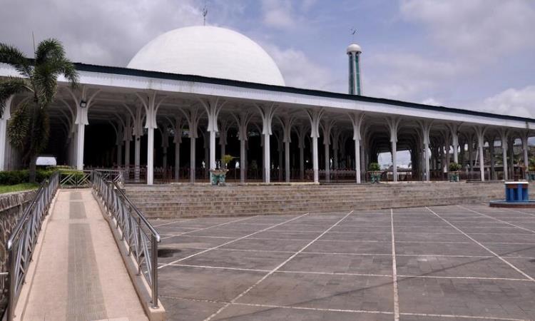 Daya Tarik Masjid Seribu Tiang
