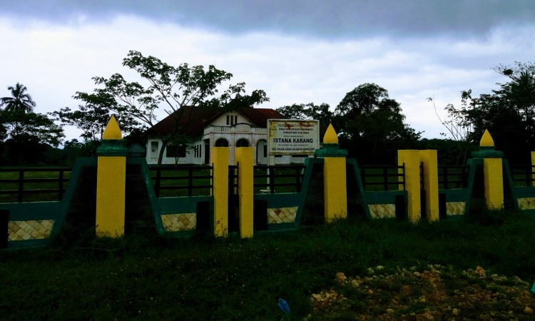 Alamat Istana Karang