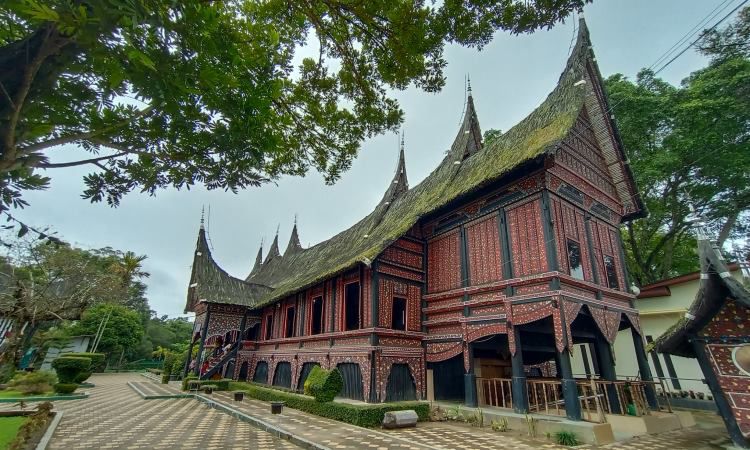 Alamat Museum Rumah Adat Baanjuang
