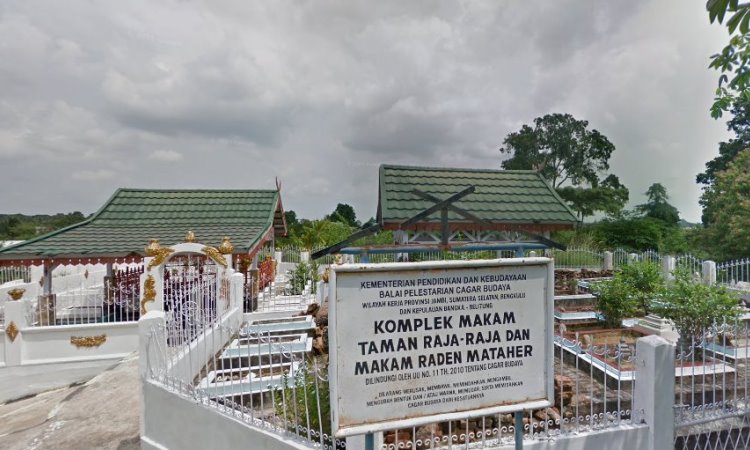 Makam Raja Raja