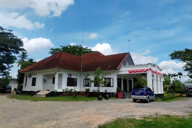 Sejarah Berdirinya Istana Karang