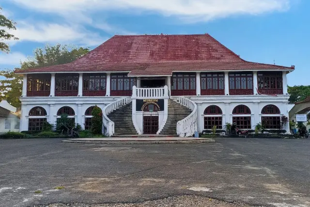 Museum Budaya Sultan Badaruddin - Sejarah, Koleksi, Lokasi & Ragam Aktivitas