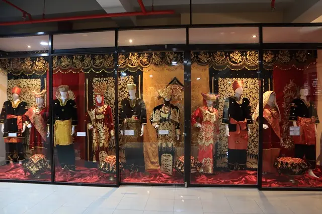 Koleksi Museum Koleksi dan Galeri Raz