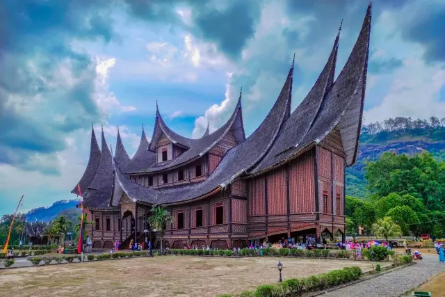 Daya Tarik Istano Basa Pagaruyung