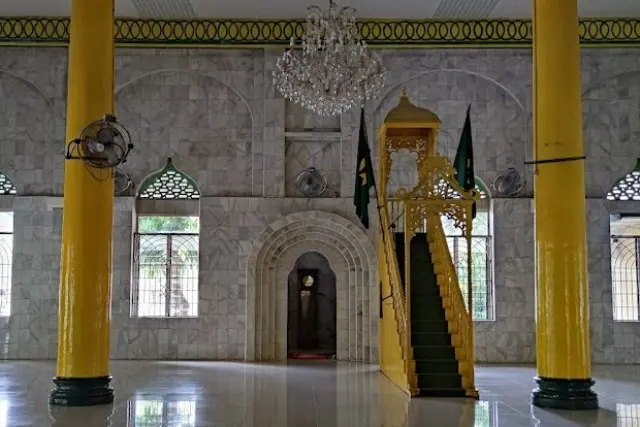 Daya Tarik di Masjid Lama Gang Bengkok