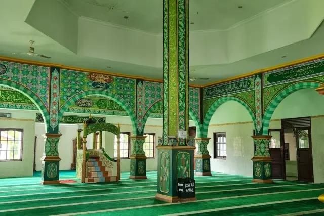 Aktivitas Menarik Masjid Raya Syekh Burhanuddin
