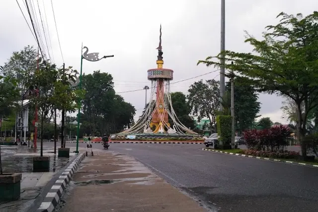Aktivitas Menarik Tugu Keris Siginjai
