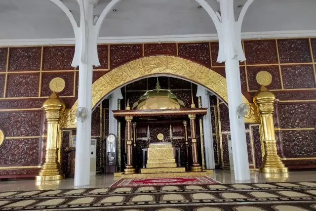 Daya Tarik Masjid Agung Al-Falah