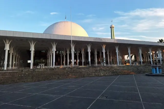Fasilitas Masjid Agung Al-Falah