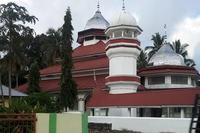 Fasilitas Masjid Raya Syekh Burhanuddin