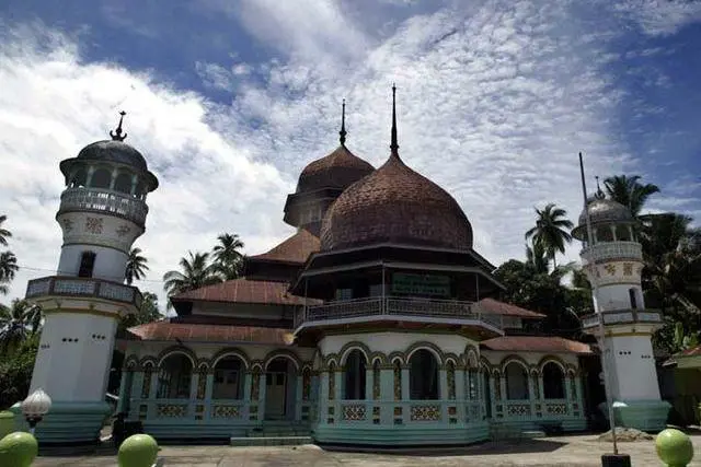 Sejarah Berdirinya Masjid Raya Syekh Burhanuddin