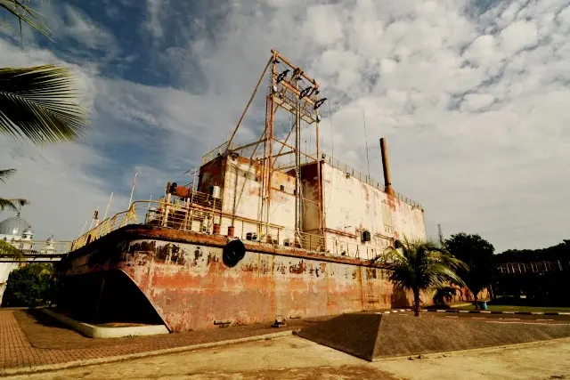 Daya Tarik Museum PLTD Apung