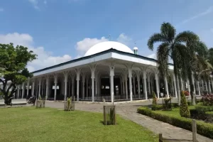 Daya Tarik Masjid Agung Al Falah