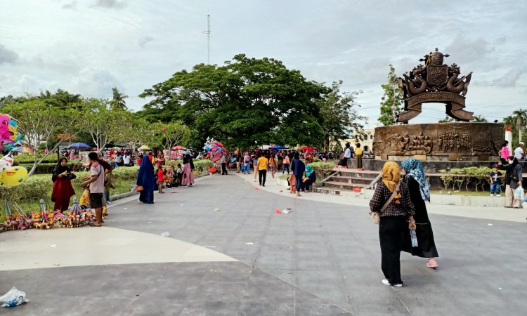 Alun-Alun Maharatu Centre