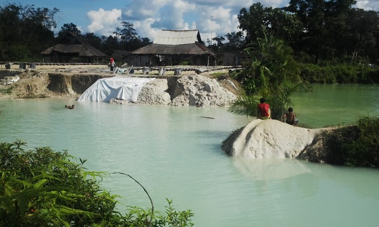 Danau Biru Muara Tembesi