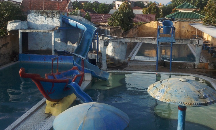 Kolam Renang Seksama Indah