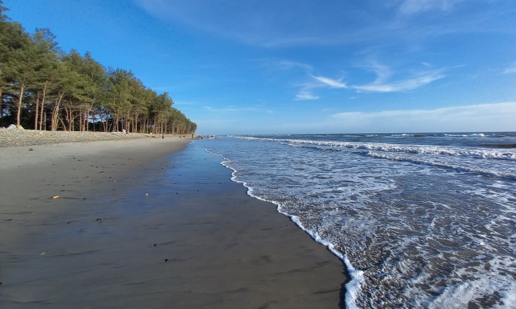 Pantai Aluran Pandan