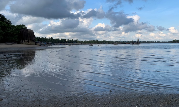 Pantai Dinding Batu Belinyu