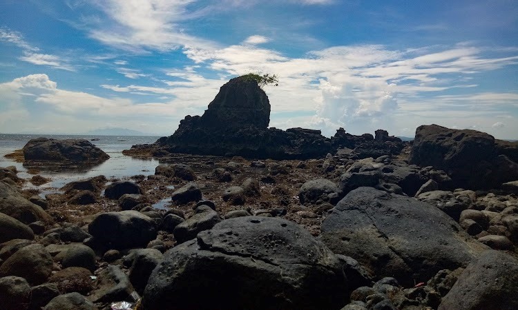 Pantai Guci Batu Kapal
