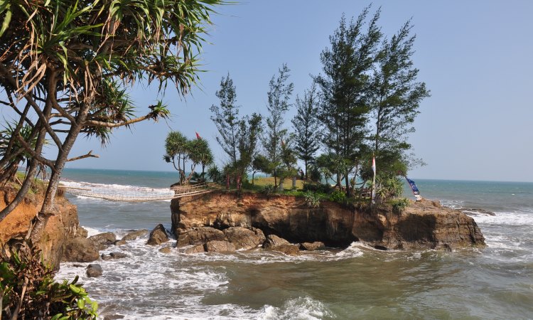 Pantai Sungai Suci