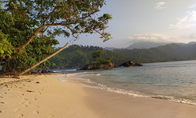 Pantai Teluk Kiluan