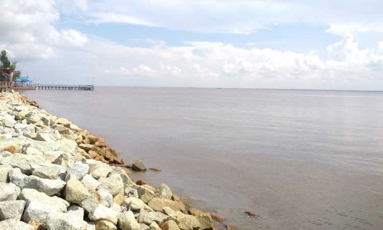 Pantai Teluk Makmur