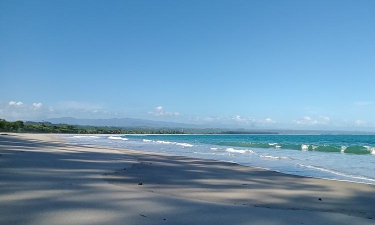 Pantai Wisata Way Hawang atau Pantai Kaur