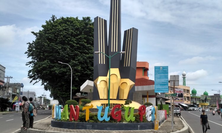 Tugu Pers