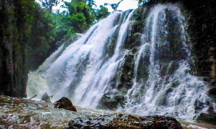 Air Terjun Mondrowe