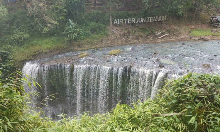 Air Terjun Temam