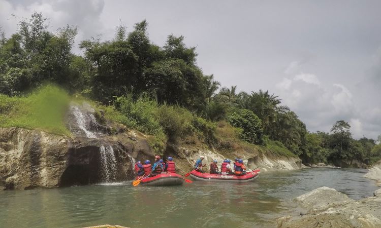 Arung Jeram Sungai Bingei