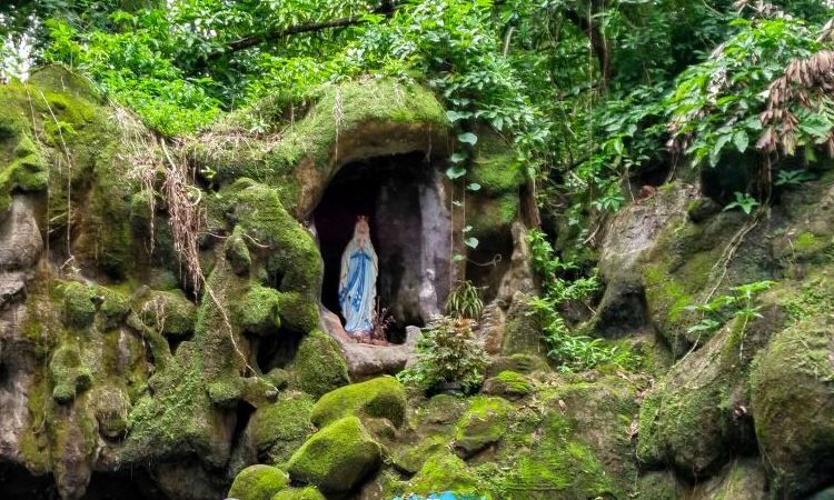 Gua Maria Fajar Mataram