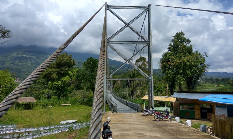 Jembatan Gantung Guguak