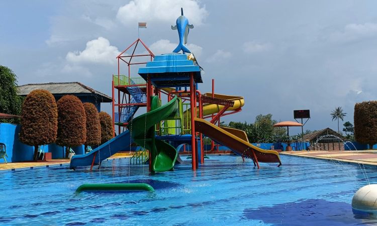 Kolam Renang Telaga Putri